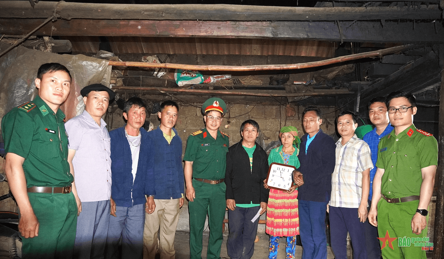 Bám địa bàn, “dân vận khéo” - thắt chặt tình quân dân