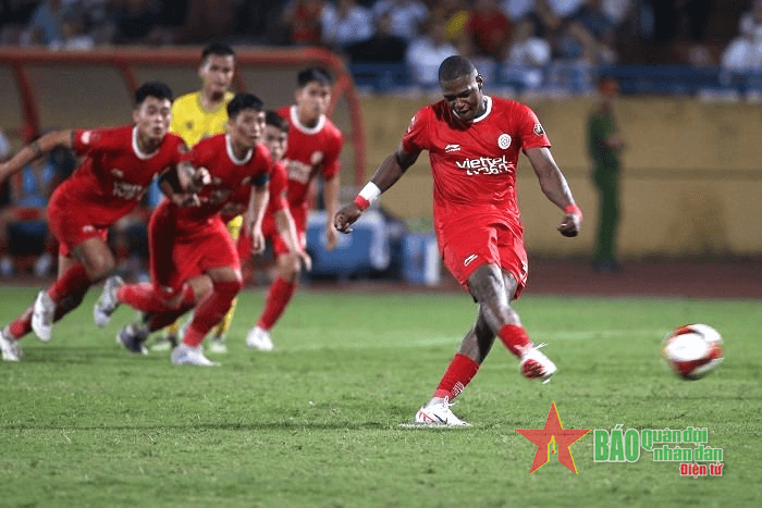 Chơi hơn người, Viettel FC hòa hú vía Đông Á Thanh Hóa trên sân nhà