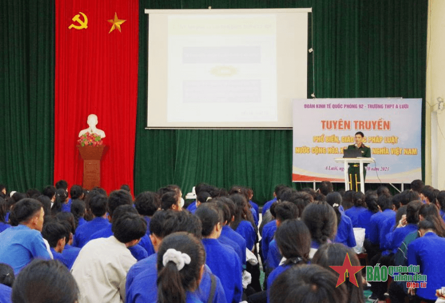 Nâng cao ý thức pháp luật cho học sinh nơi biên giới