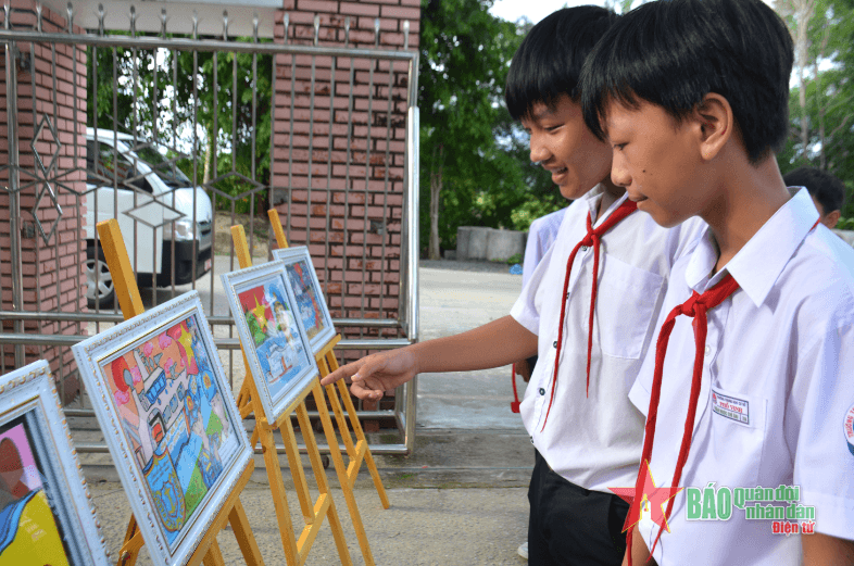 Cảnh sát biển đồng hành với ngư dân: Bồi đắp tình yêu biển, đảo cho thế hệ trẻ