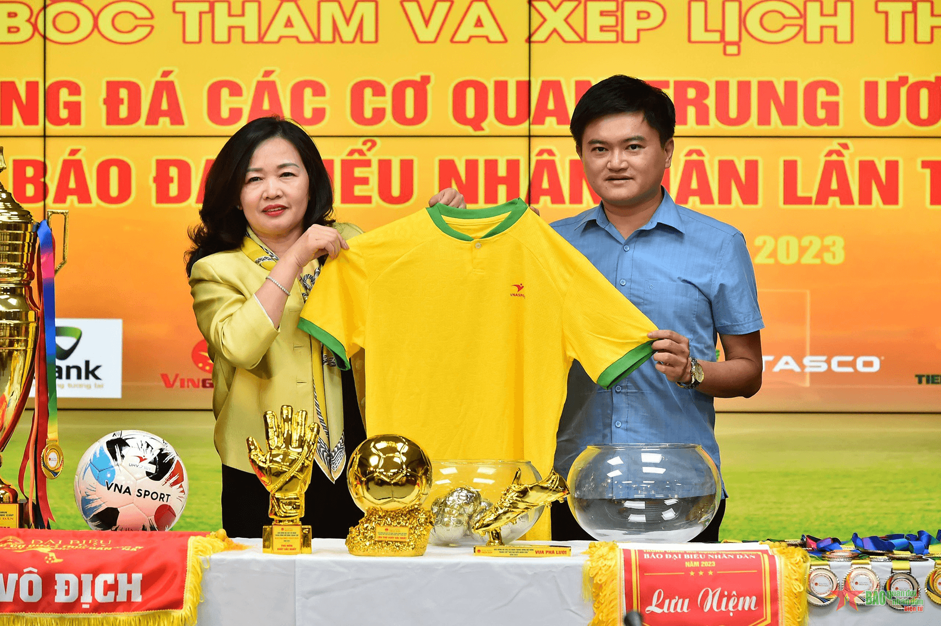 16 đội bóng tranh Cúp Báo Đại biểu nhân dân 2023