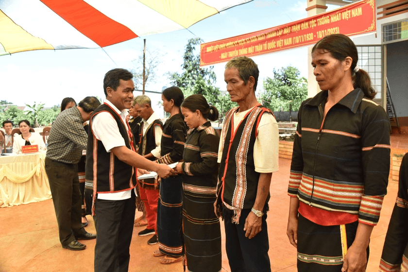 Lãnh đạo tỉnh Gia Lai dự Ngày hội Đại đoàn kết toàn dân tộc tại làng Kép 2