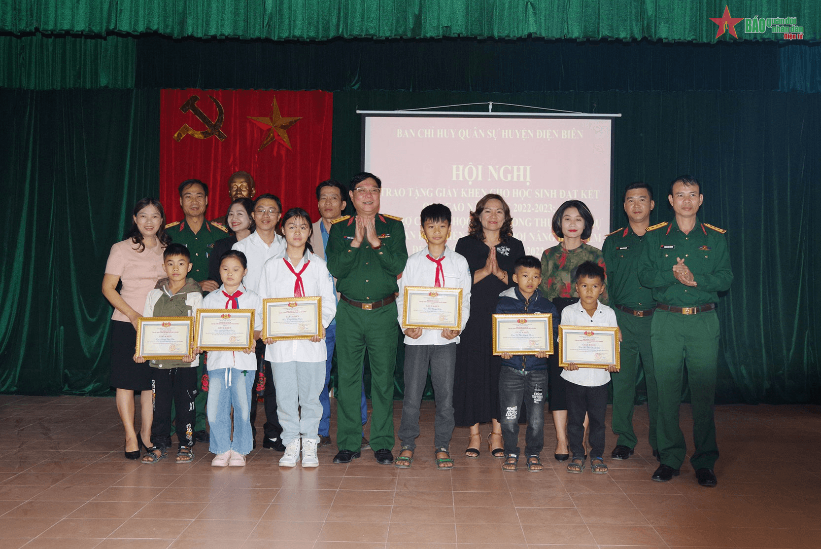 Điện Biên: “Nâng bước em tới trường” đến với học sinh vùng cao