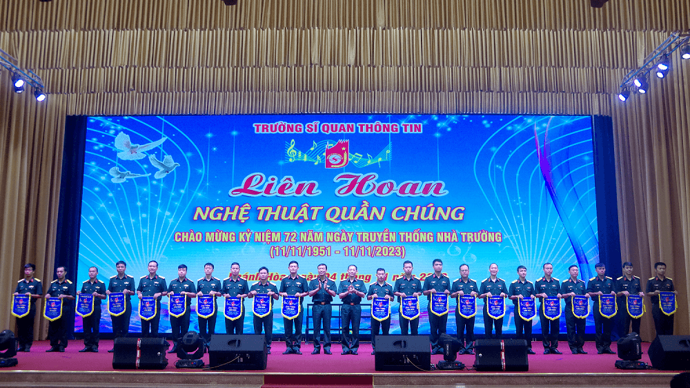 Khai mạc Liên hoan nghệ thuật quần chúng chào mừng kỷ niệm 72 năm Ngày truyền thống