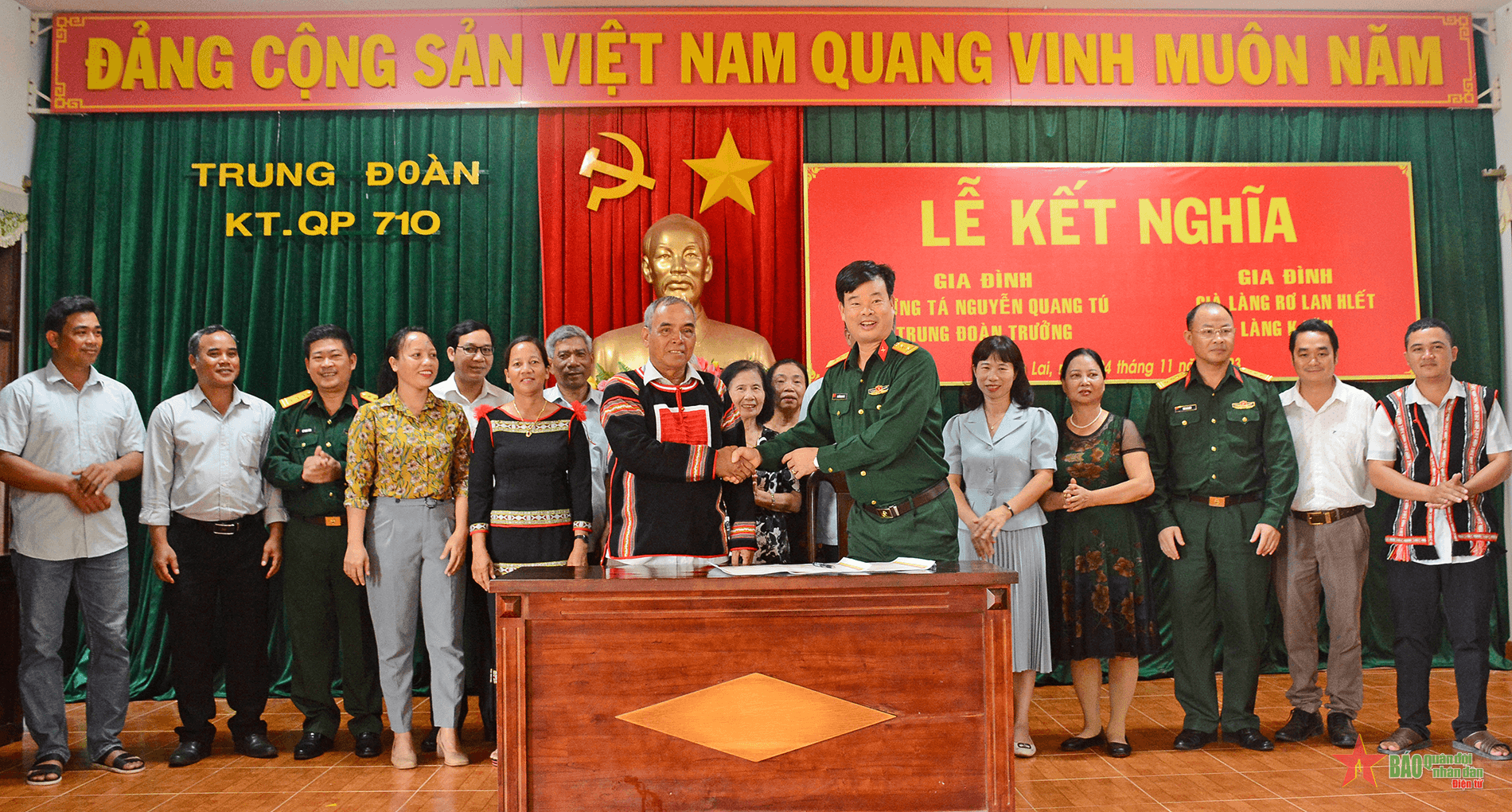 Hơn 100 cán bộ, nhân viên của Trung đoàn 710 học tiếng Jrai và kiến thức dân tộc