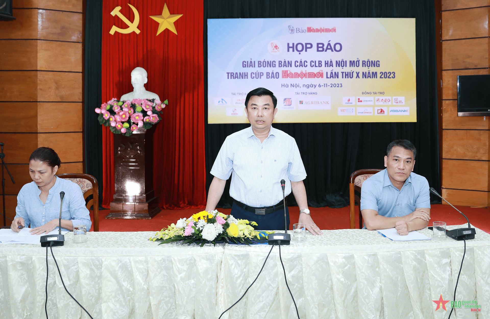 Các tay vợt đội tuyển nam quốc gia dự Giải bóng bàn Cúp Báo Hànộimới