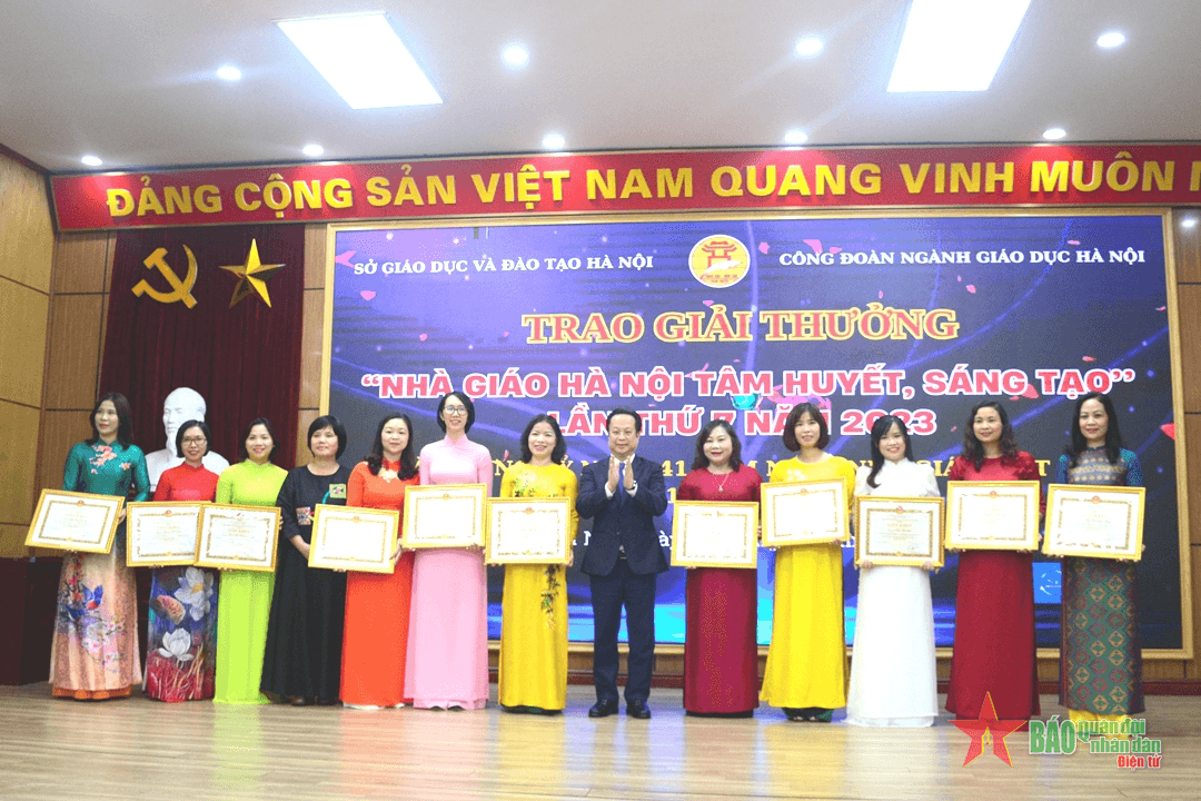 Trao Giải thưởng “Nhà giáo Hà Nội tâm huyết, sáng tạo”