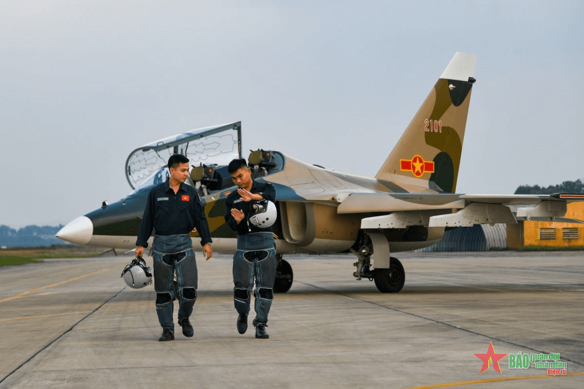 YAK-130 trên bầu trời miền Bắc