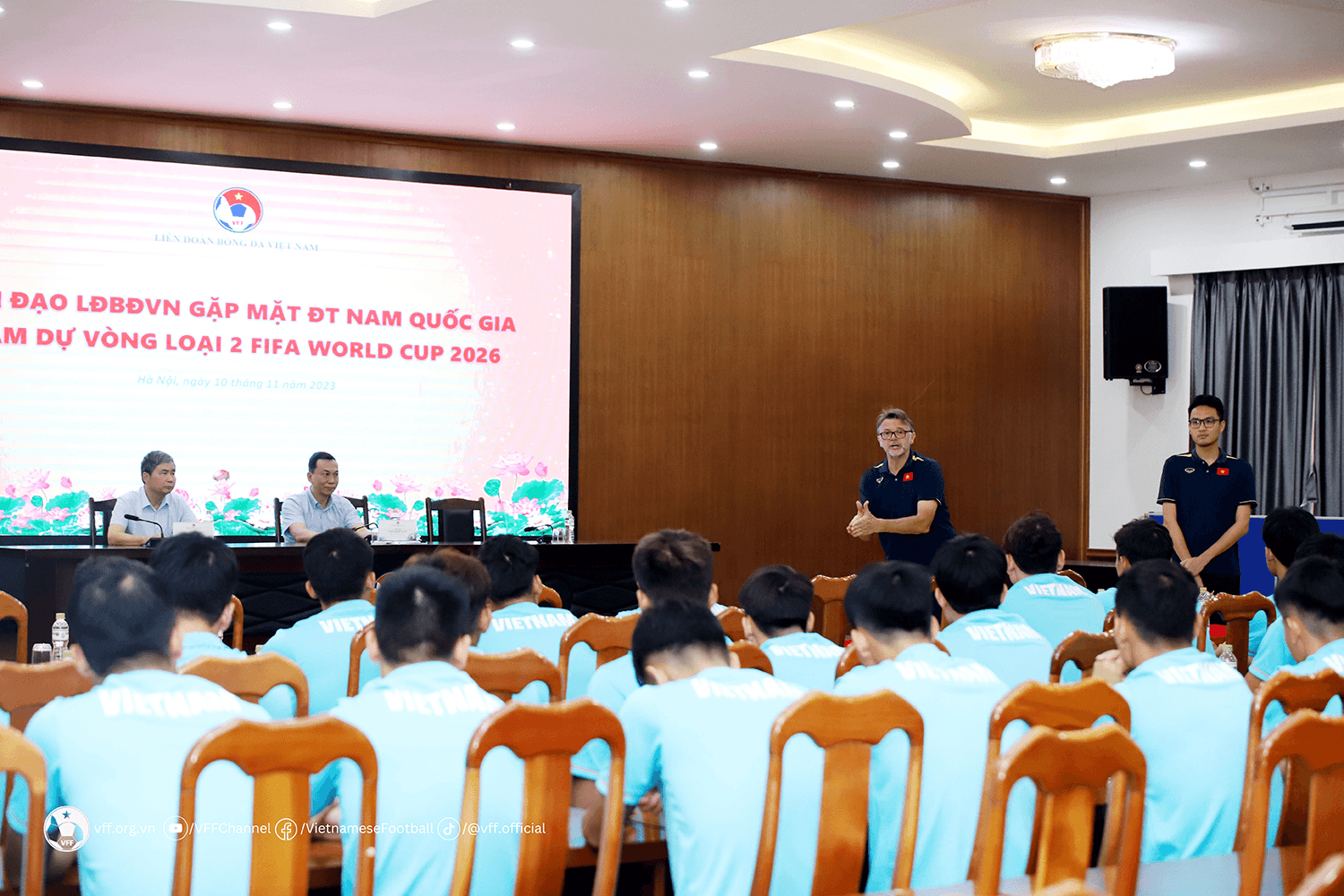 HLV trưởng Philippe Troussier: Tất cả chúng ta hãy đồng lòng cùng nhau chiến đấu