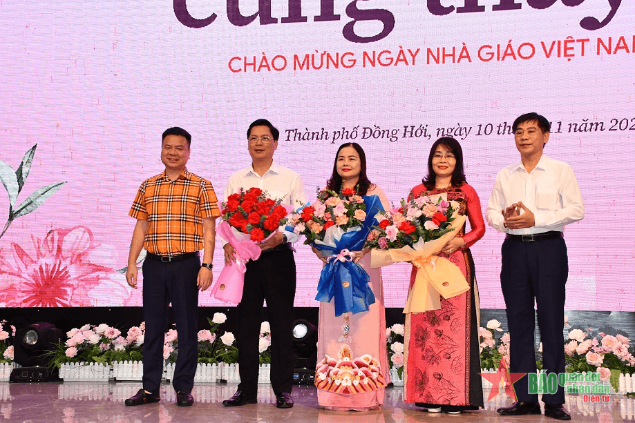 Báo Giáo dục và Thời đại phối hợp tổ chức chương trình "Đồng hành cùng thầy cô"