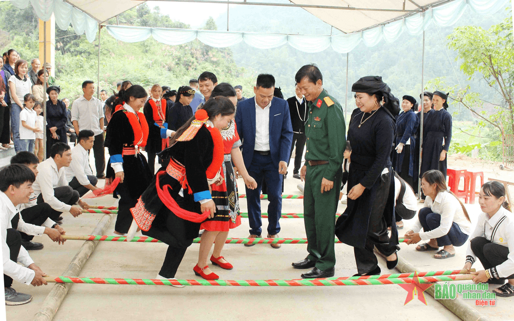 Thêm gắn kết tình làng, nghĩa xóm