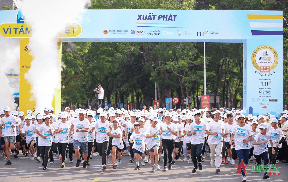 4.500 học sinh, sinh viên chạy bộ gây quỹ phát triển tầm vóc Việt
