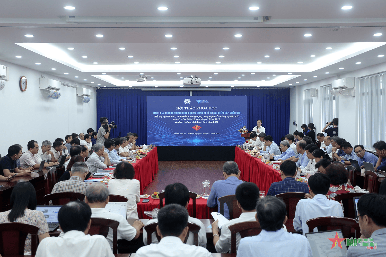 Sớm nghiên cứu bộ quy tắc về đạo đức, trách nhiệm trong phát triển, ứng dụng công nghệ 4.0