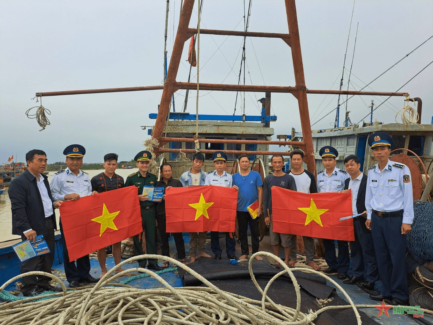 Chương trình “Cảnh sát biển đồng hành với ngư dân” tại Hà Tĩnh