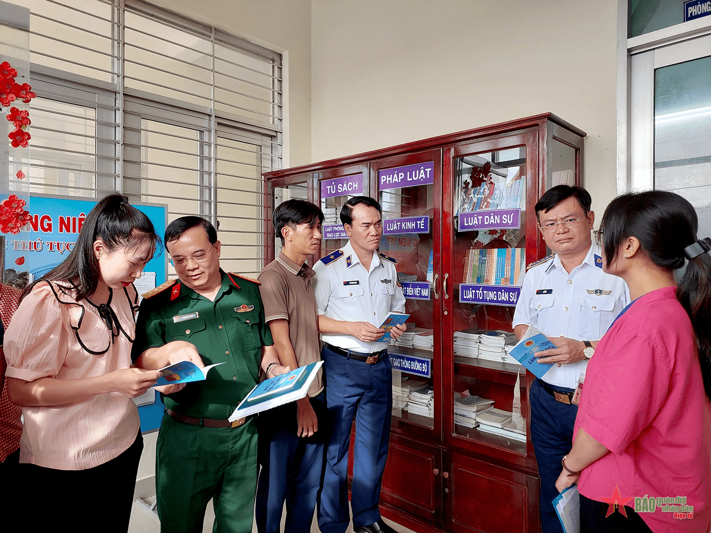 Tiền Giang: Đa dạng hình thức tuyên truyền, phổ biến Luật Cảnh sát biển Việt Nam đến ngư dân