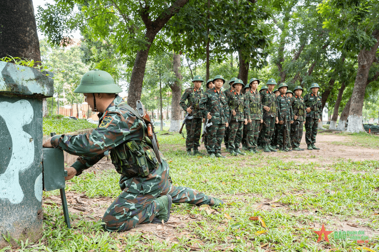 Trường Quân sự Quân khu 7 gắn nhiệm vụ giáo dục và đào tạo với phong trào Thi đua Quyết thắng