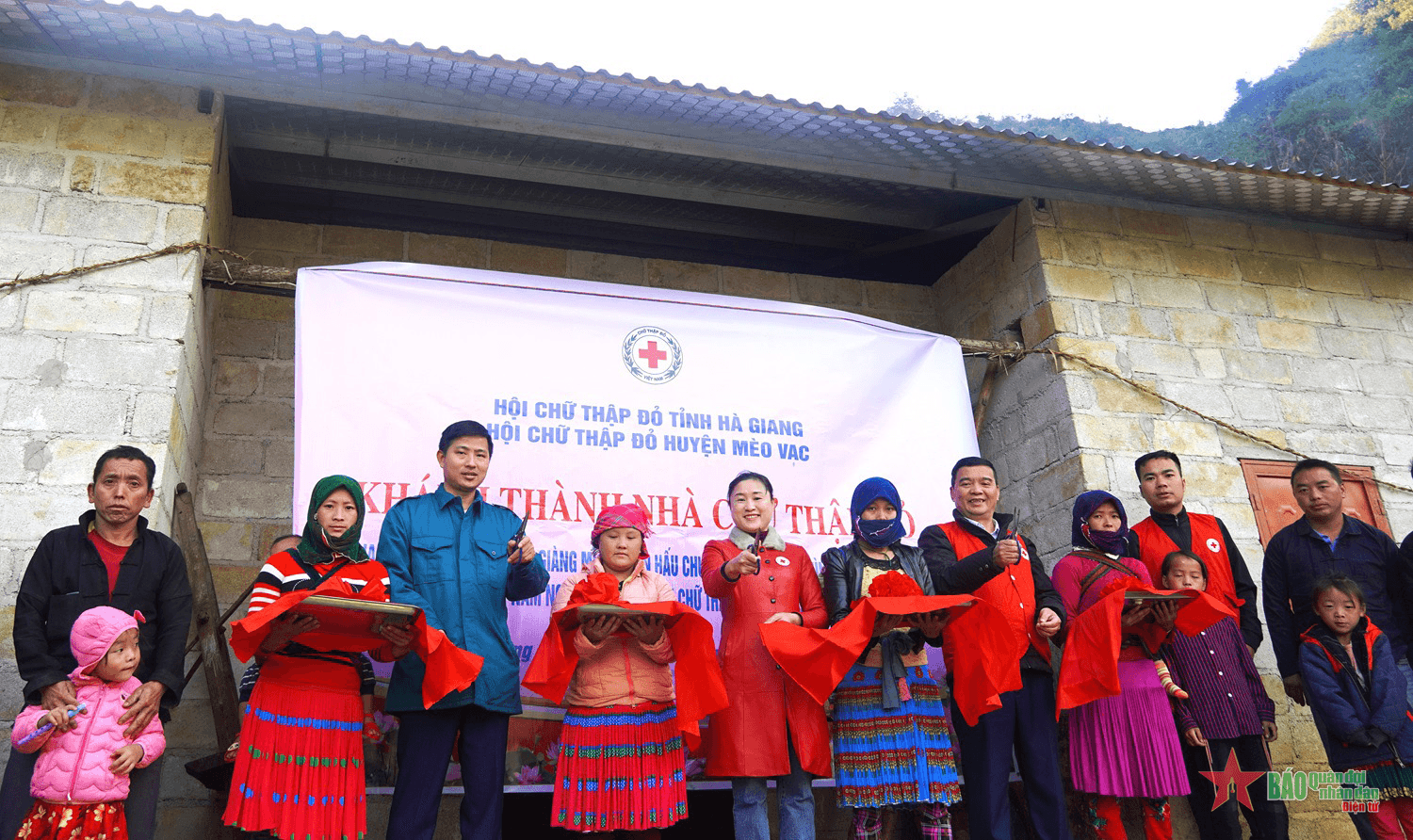 Hà Giang: Khánh thành, bàn giao Nhà Chữ thập đỏ tặng hộ nghèo dân tộc thiểu số