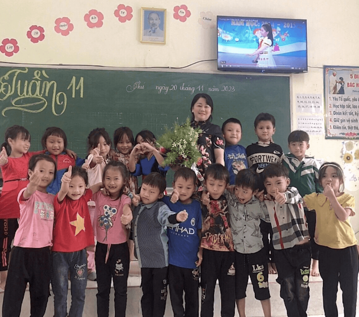Những đóa hoa rừng của học trò vùng cao nhân ngày 20-11