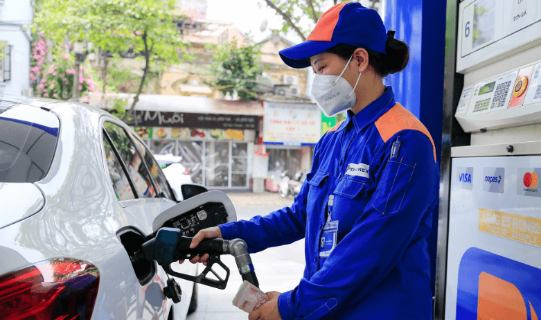 Giá xăng dầu đồng loạt giảm, giá xăng về mốc 23.000 đồng/lít