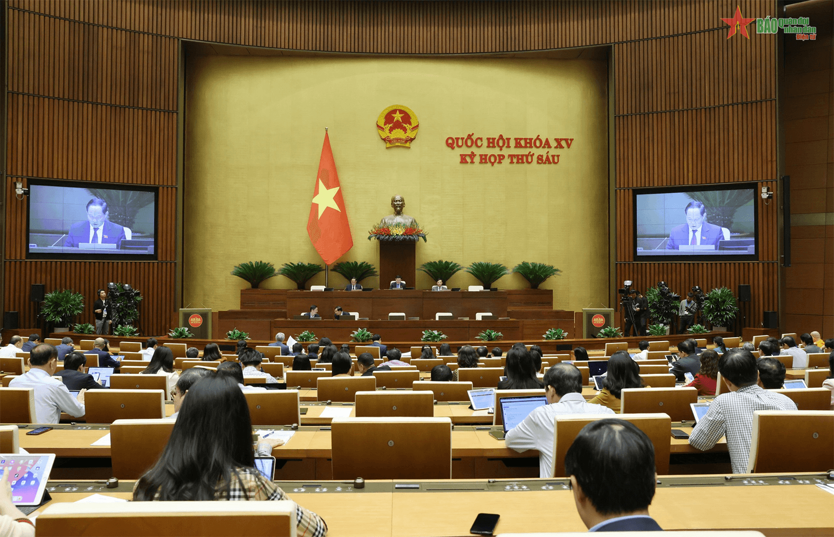 Bản tin thời sự tổng hợp tuần: Quốc hội thông qua Luật Quản lý, bảo vệ công trình quốc phòng và khu quân sự