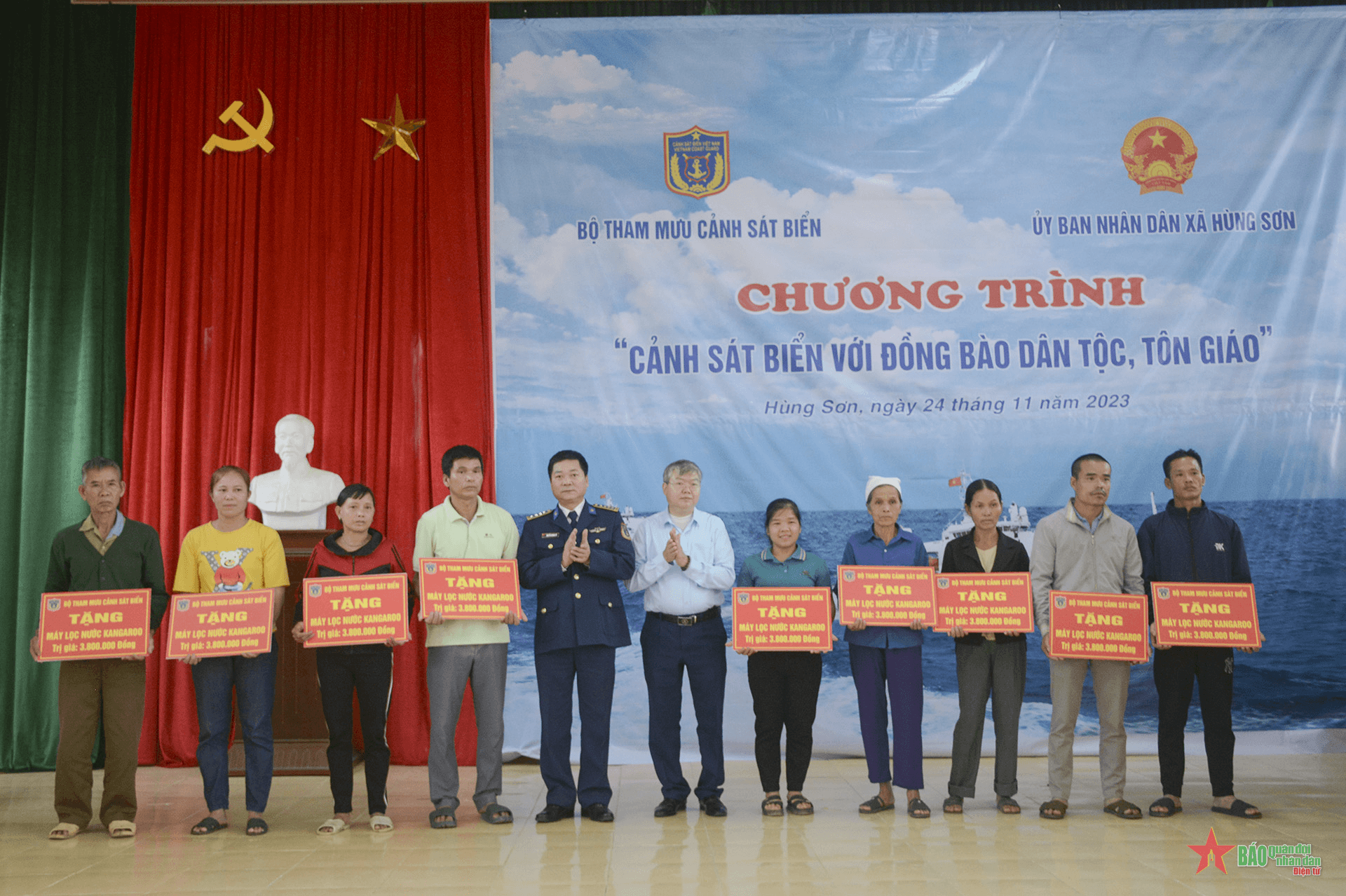 Cảnh sát biển với đồng bào dân tộc, tôn giáo tại tỉnh Hòa Bình