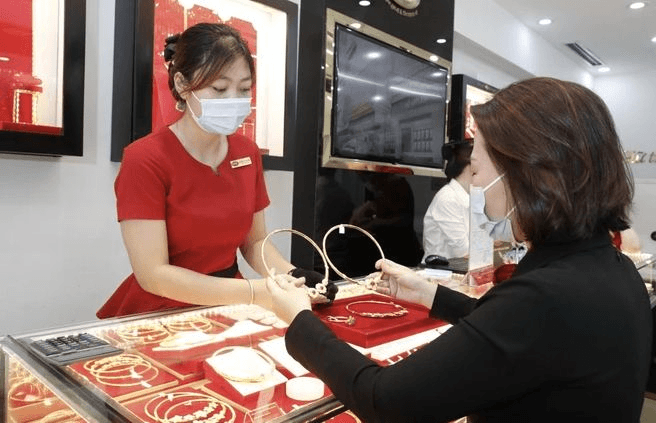 Giá vàng chiều nay (25-11): Tăng chóng mặt, vượt 72,3 triệu đồng/lượng