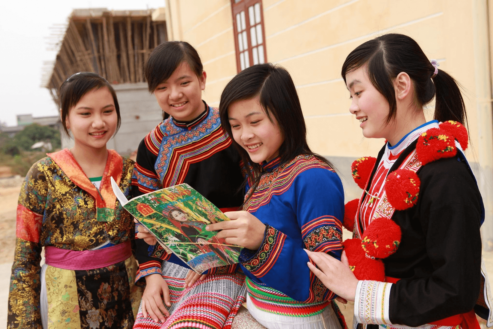 Hỏi-đáp pháp luật: Hình thức hỗ trợ người lao động thuộc vùng đồng bào dân tộc thiểu số và miền núi đi làm việc ở nước ngoài theo hợp đồng