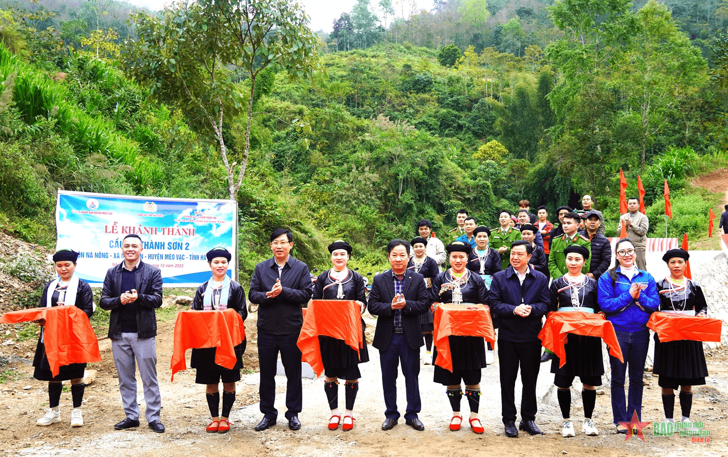 Hà Giang: Khởi công và khánh thành cầu tặng người dân vùng cao