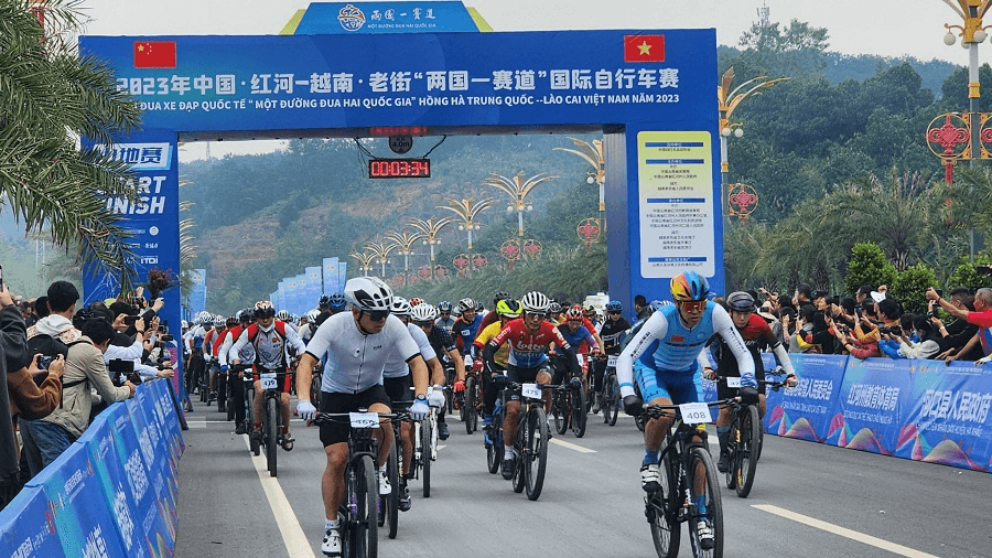Khai mạc Giải đua xe đạp quốc tế “Một đường đua - hai quốc gia” năm 2023