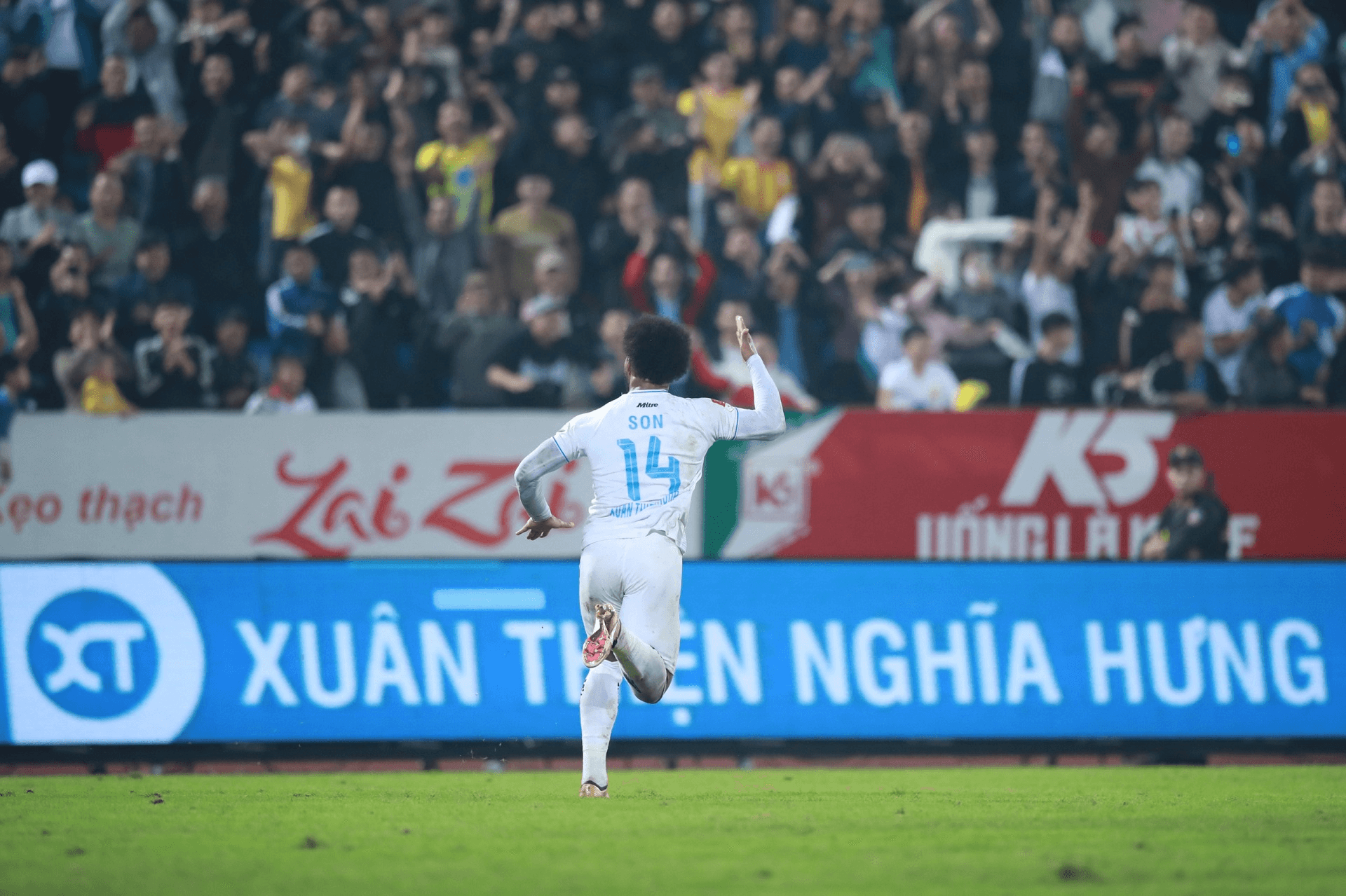 Rafaelson tỏa sáng, Thép Xanh Nam Định giữ 1 điểm ở lại Thiên Trường