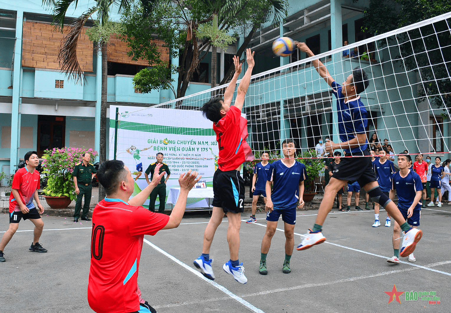 Thầy thuốc Bệnh viện Quân y 175 sôi nổi thi đấu thể thao chào mừng Ngày thành lập Quân đội nhân dân Việt Nam