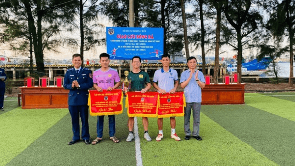 Vùng Cảnh sát biển 2 và các địa phương giao lưu thể thao hướng tới chào mừng Ngày hội Quốc phòng toàn dân