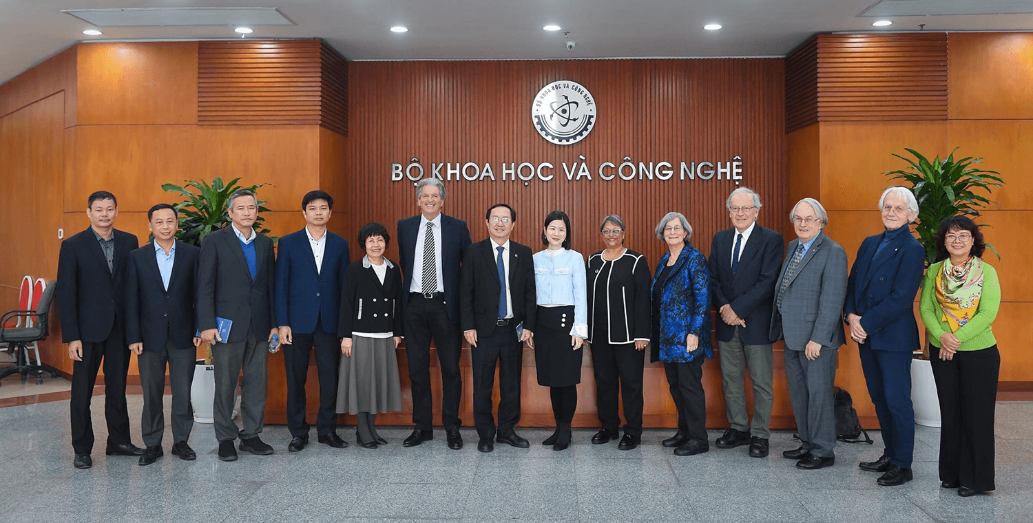 Bộ trưởng Bộ Khoa học và Công nghệ tiếp các nhà khoa học tham dự giải VinFuture