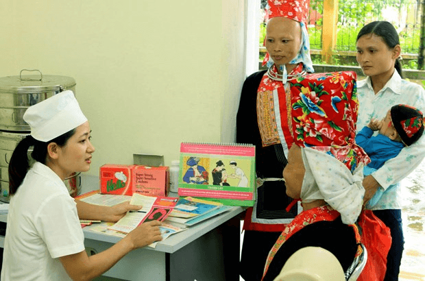 Hỏi-đáp pháp luật: Triển khai các gói hỗ trợ phụ nữ dân tộc thiểu số sinh đẻ an toàn và chăm sóc sức khỏe trẻ em