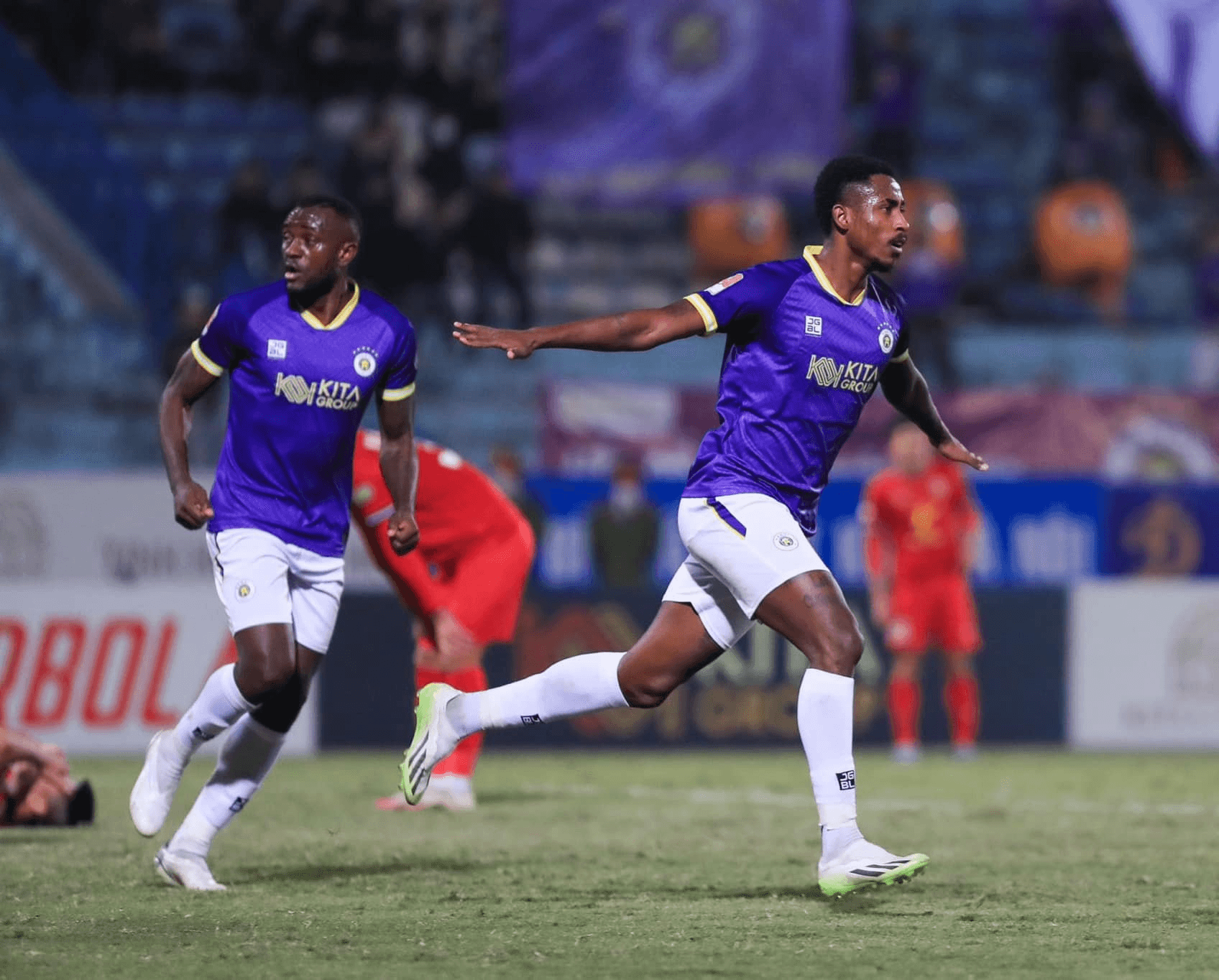 Hòa đội cuối bảng, Hà Nội FC đứt mạch thắng tại V-League
