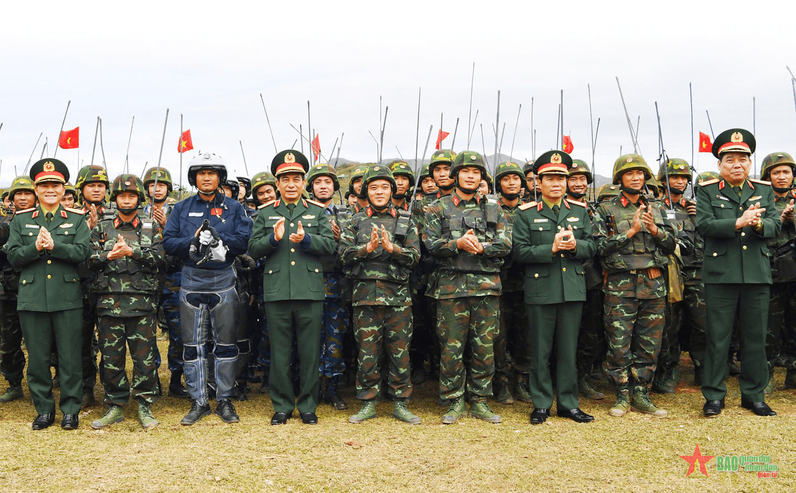 Bản tin thời sự tổng hợp tuần: Tự hào truyền thống Quân đội anh hùng