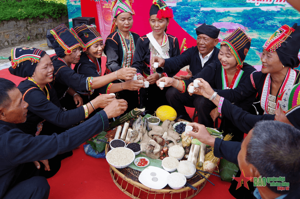 Lễ mừng lúa mới của đồng bào Khơ Mú ở Nậm Manh