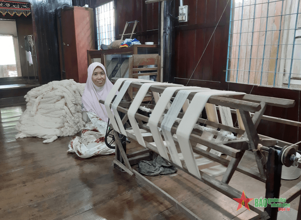 Nỗ lực giữ nghề dệt thổ cẩm