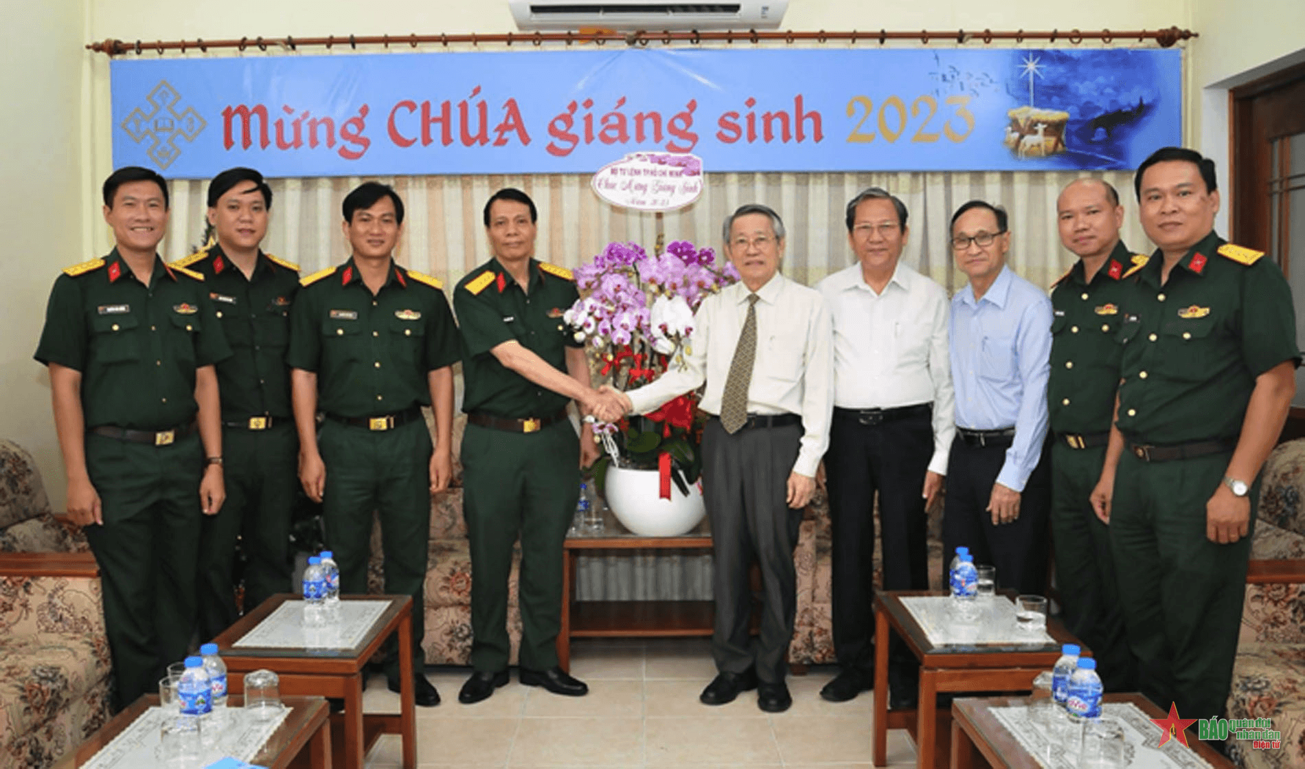 Bộ tư lệnh Thành phố Hồ Chí Minh thăm, tặng quà các cơ sở tôn giáo trên địa bàn