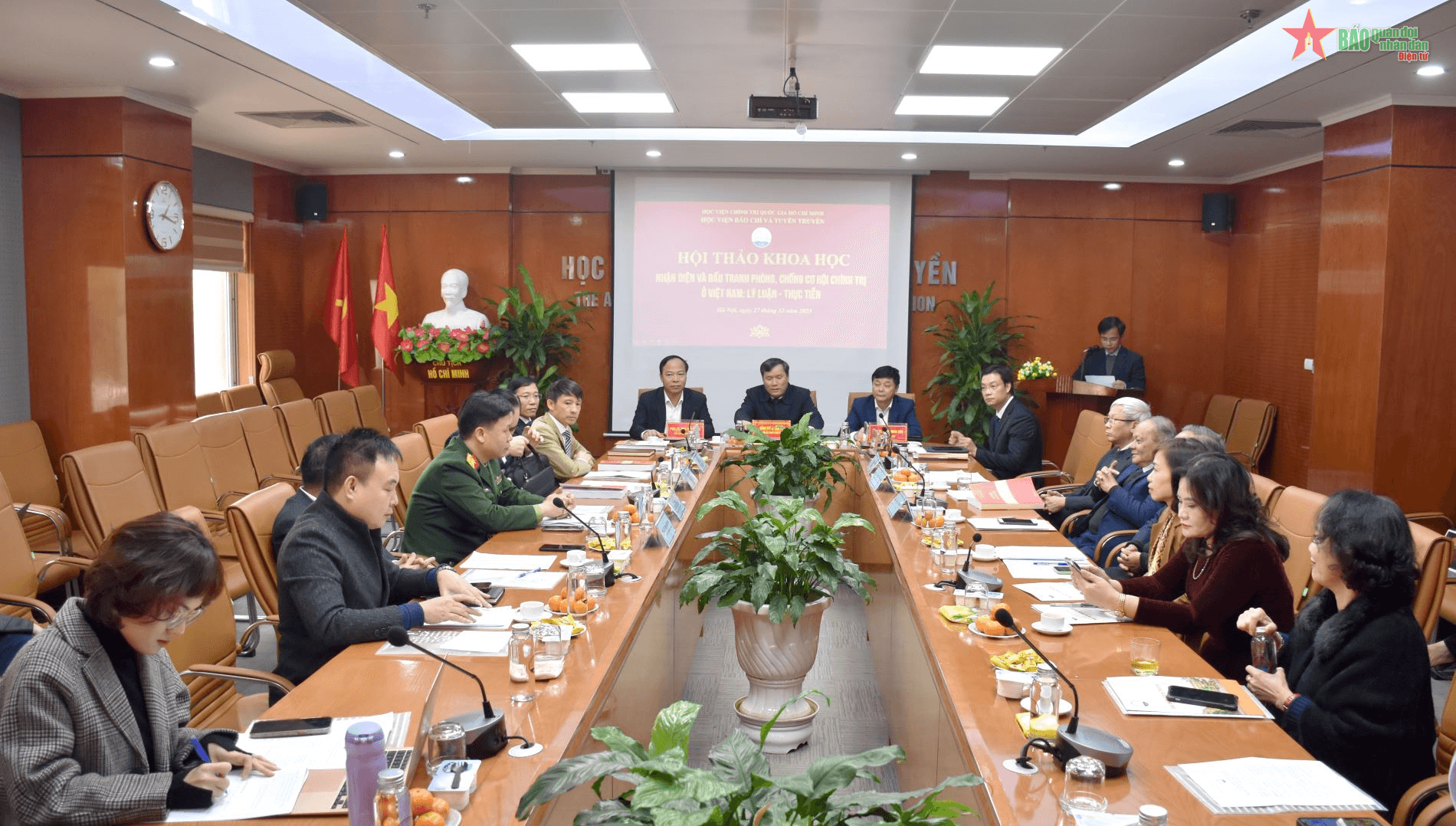 Nhận diện và đấu tranh phòng, chống cơ hội chính trị ở Việt Nam