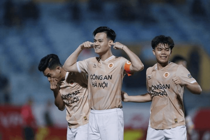 Hồ Tấn Tài, Bùi Tiến Dũng được gọi bổ sung lên tuyển Việt Nam dự Asian Cup
