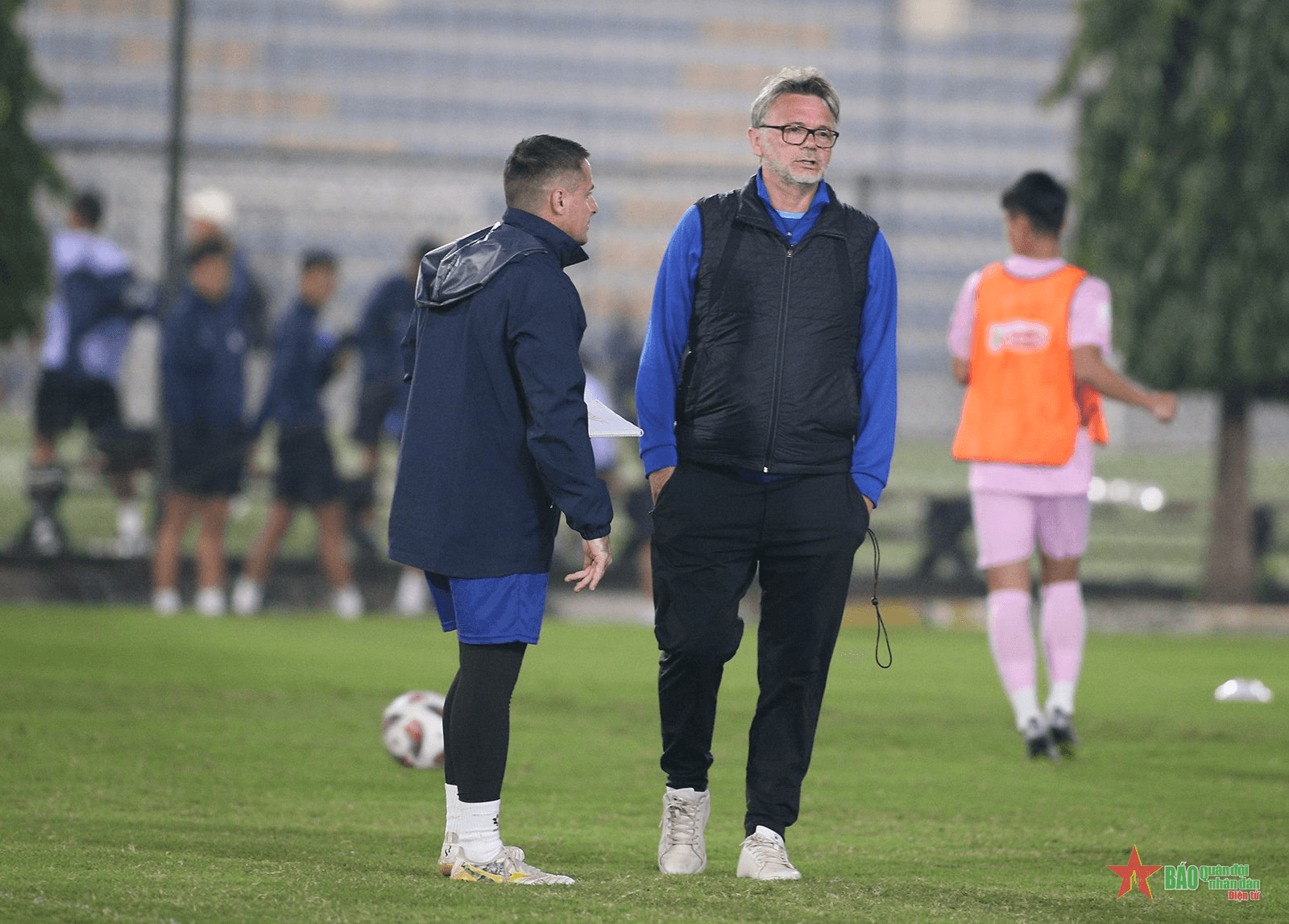 HLV Troussier có động thái bất ngờ ở đội tuyển Việt Nam trước ngày đi Qatar