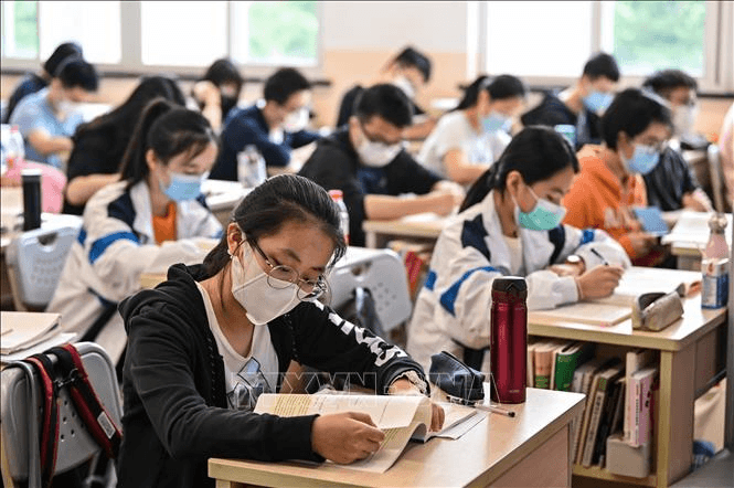 Thầy cô sính ngoại - nguy hại khôn lường