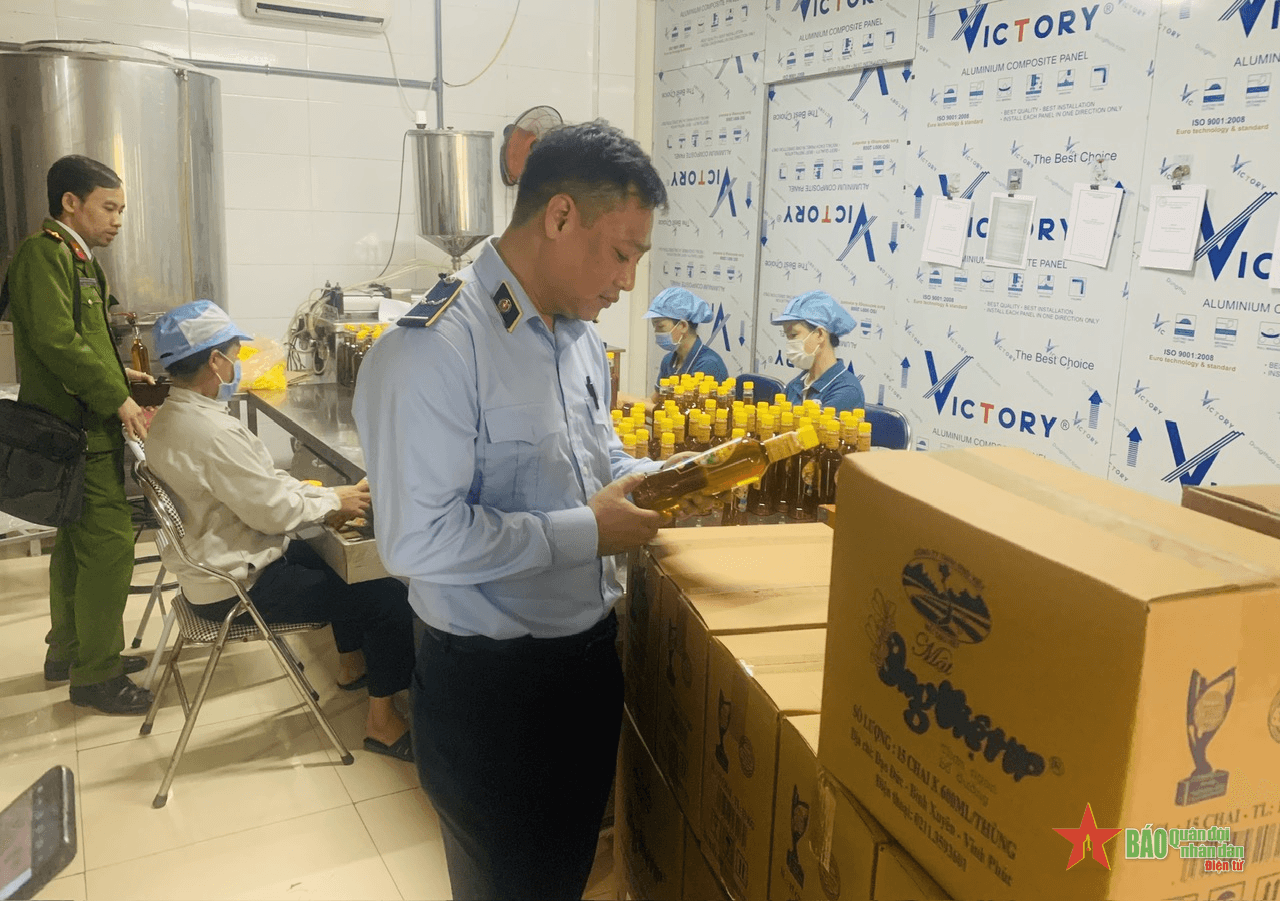 Chuyển công an vụ việc hàng nghìn chai mật ong có dấu hiệu hàng giả