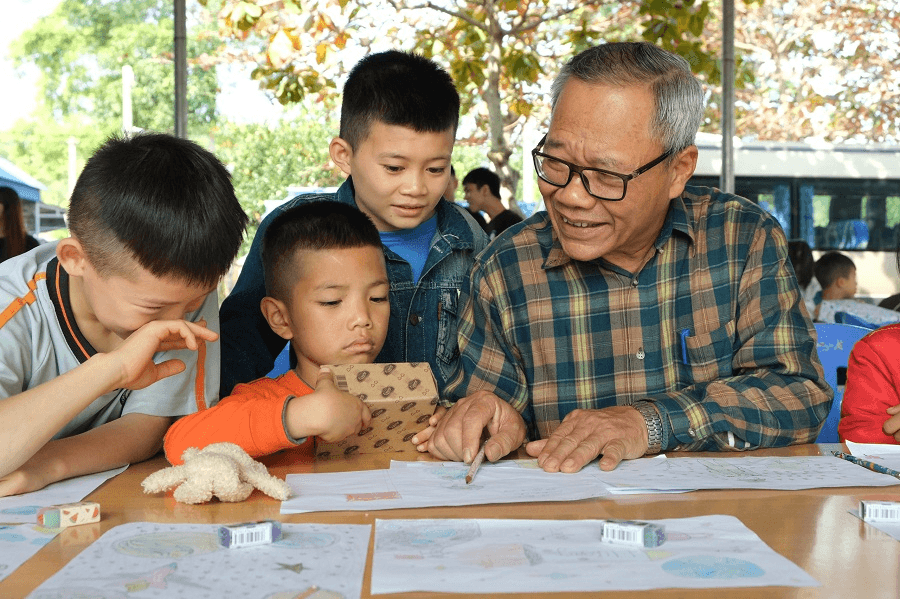 Tấm lòng người cha nuôi hơn 300 trẻ mồ côi