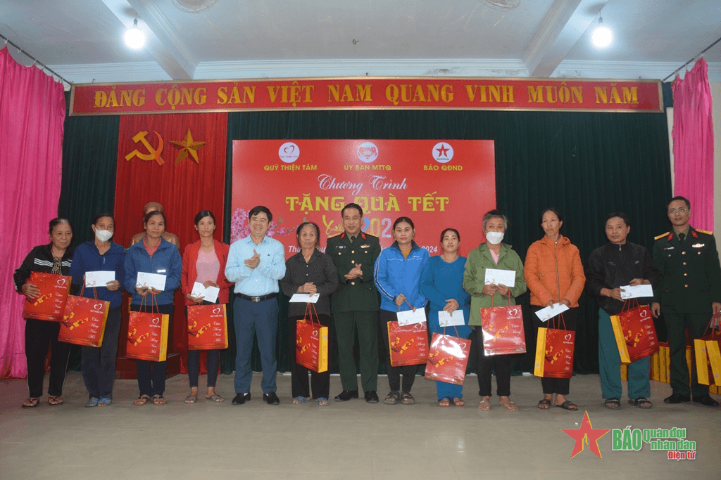 Báo Quân đội nhân dân trao quà Tết tại huyện Thanh Chương, Nghệ An
