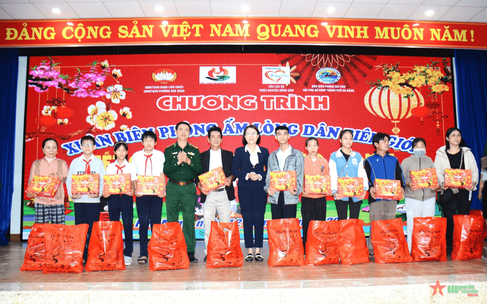 Ấm áp Chương trình “Xuân Biên phòng ấm lòng dân biên giới-Tết cho người nghèo”