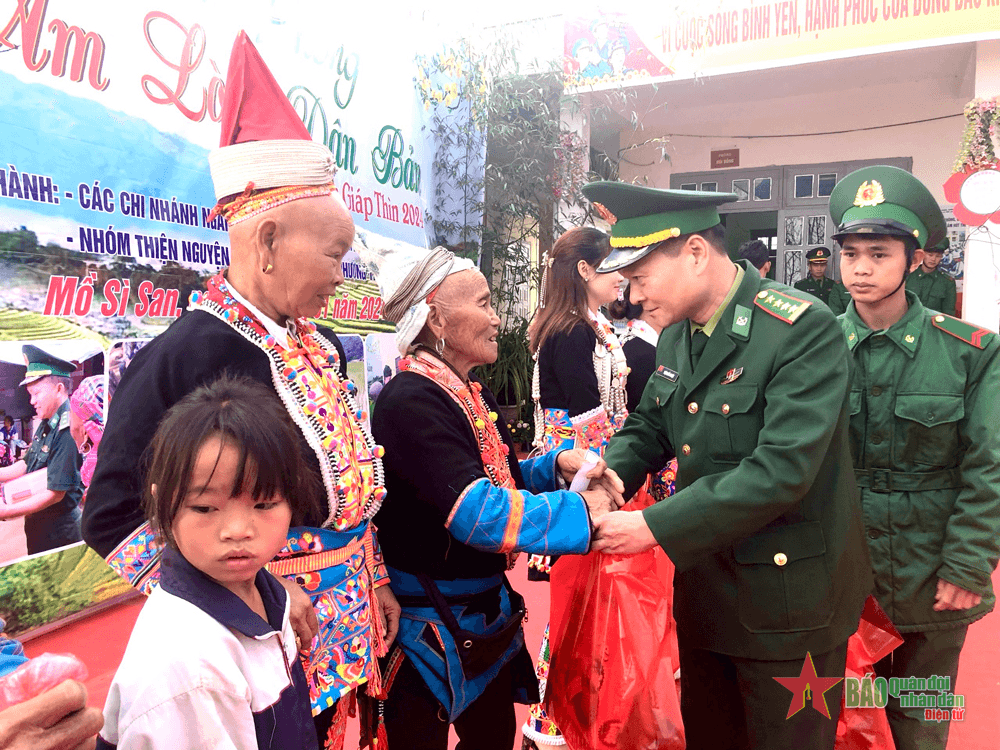 Lai Châu: Ấm áp “Xuân Biên phòng ấm lòng dân bản” tại bản Mồ Sì San