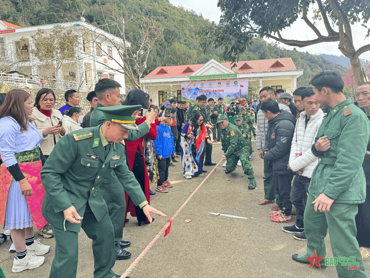 Tết sum vầy với đồng bào các dân tộc nơi biên giới