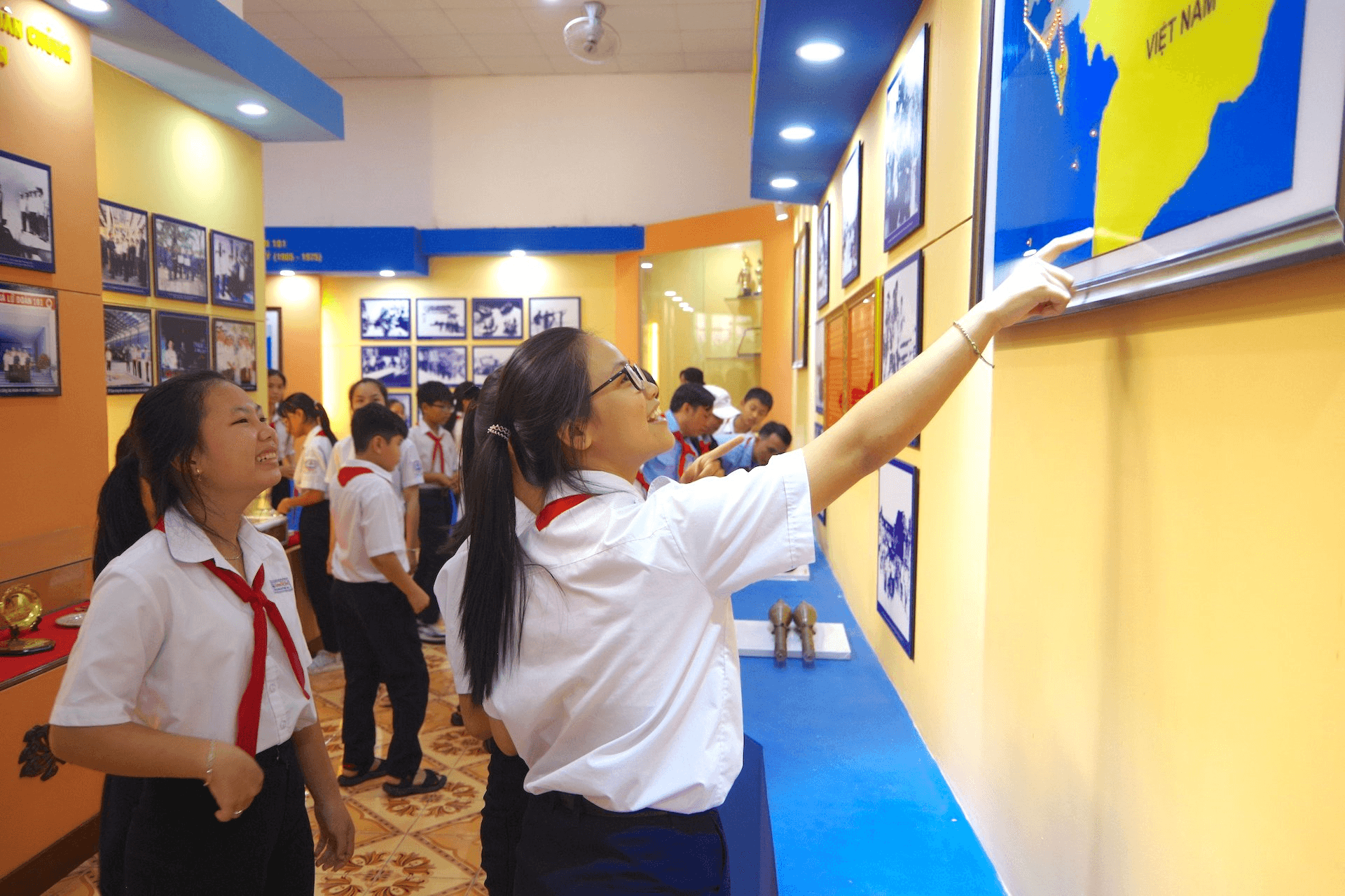Lữ đoàn 101 tổ chức Chương trình “Một ngày làm chiến sĩ” cho các em học sinh